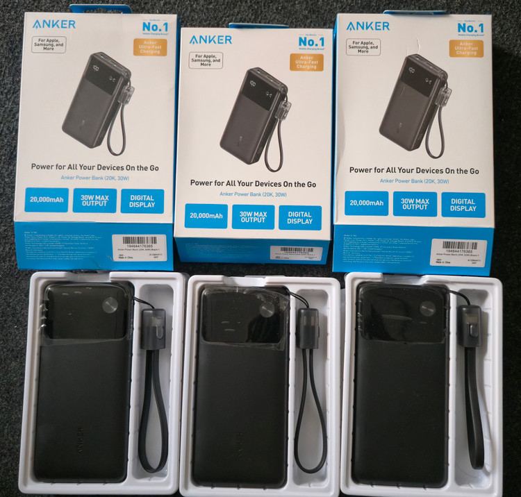 پاوربانک 30 وات انکر مدل A1384 ظرفیت 20000 میلی آمپر ساعت به همراه کابل USB-C