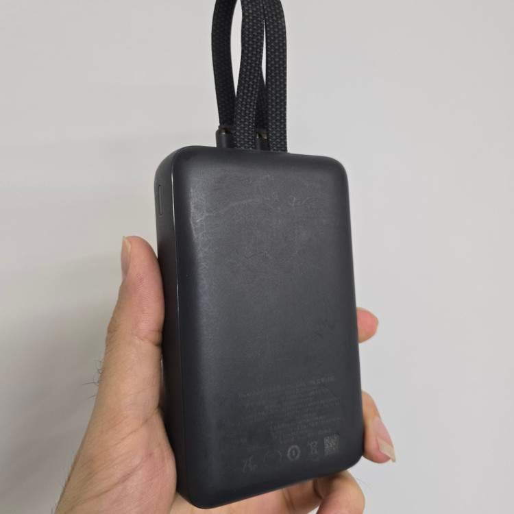 پاوربانک انکر مدل A1681 ظرفیت 20000 میلی آمپر ساعت به همراه کابل لایتنیگ و کابل USB Type-C